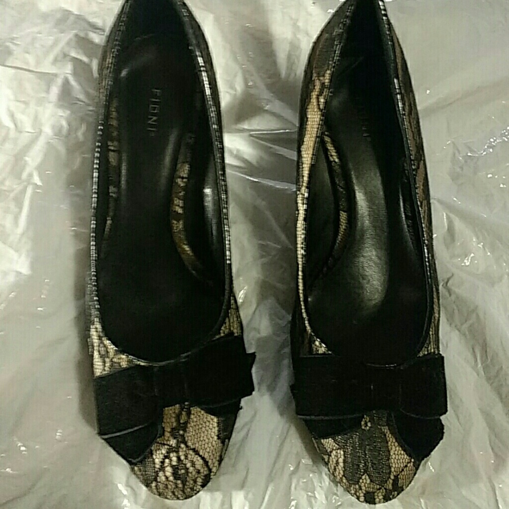 Fioni low heel shoes